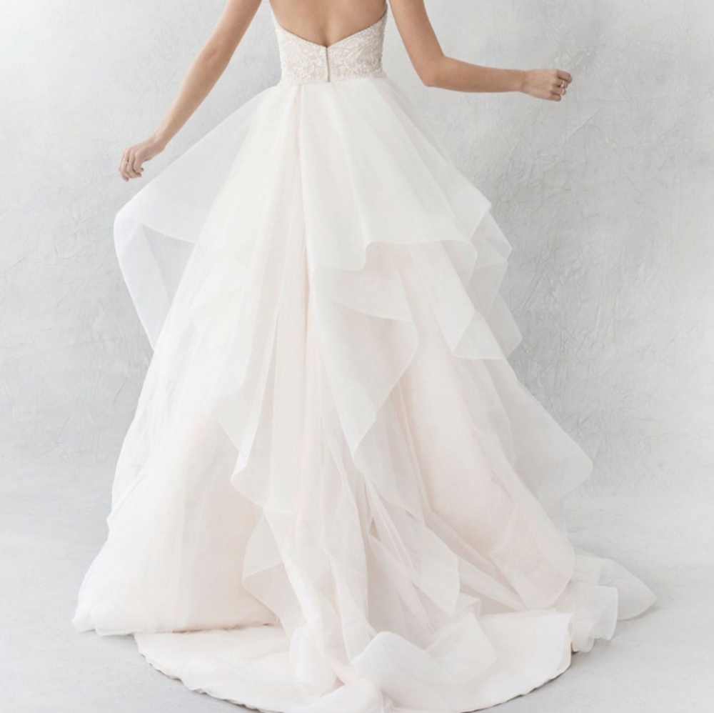 Wedding dress - Picture 2 of 2
